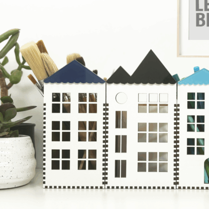 Desk organizer - white house